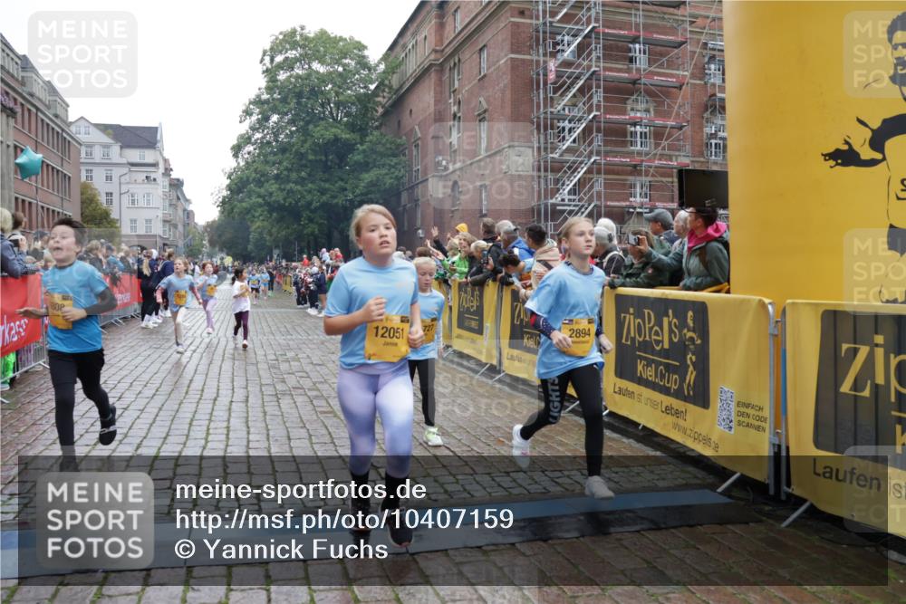 13.09.2026 - Kiel Lauf Yannick Fuchs http://msf.ph/oto/10407159 13.09.2026 09:00:06 Ziel 780, 1871, 2918, 3545, 3568, 4001, 4793, 6271, 7624, 7746, 8692, 9003, 9421, 9520, 10083, 12137, 12371, 28, 533, 579, 621, 2789, 2906, 2962, 3537, 3865, 3867, 3890, 4481, 7919, 7981, 8530, 8673, 8932, 9036, 9151, 9370, 9394, 9939, 10665, 11364, 11570, 11980, 12298, 12329, 12586, 65, 783, 897, 1284, 1538, 2513, 2894, 3549, 4661, 4821, 6258, 6487, 6606, 6808, 10592, 11727, 12051, 12662, 125, 579, 1413, 1549, 1792, 2342, 3165, 3890, 4481, 9370, 11570, 12586 meine-sportfotos.de