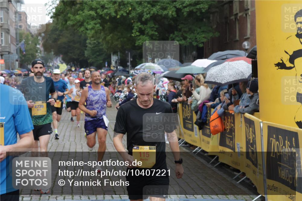 13.09.2026 - Kiel Lauf Yannick Fuchs http://msf.ph/oto/10407221 13.09.2026 10:34:27 Ziel 93, 244, 1086, 1668, 2094, 2465, 4351, 4466, 4723, 4735, 4820, 5125, 5737, 5996, 6260, 7387, 7933, 11153, 12020, 12070, 244, 965, 1299, 1352, 1668, 1730, 2009, 2333, 2577, 3099, 3384, 3395, 3704, 3819, 4679, 4739, 5165, 5175, 5773, 6344, 7378, 7925, 7932, 8022, 8646, 9078, 9081, 9373, 9491, 9788, 10179, 10310, 10893, 11002, 11153, 11318, 11591, 11732, 12120, 12169, 1307, 1667, 2044, 2432, 2449, 3180, 3864, 4608, 5576, 6225, 6941, 7672, 7928, 8480, 8746, 9276, 10549, 10904 meine-sportfotos.de