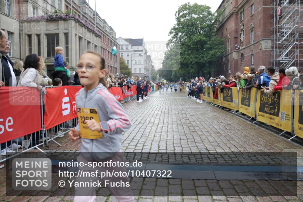 13.09.2026 - Kiel Lauf Yannick Fuchs http://msf.ph/oto/10407322 13.09.2026 09:00:23 Ziel 65, 897, 1284, 1538, 2513, 2894, 3549, 4661, 4821, 6258, 6487, 6606, 6808, 10592, 11727, 12051, 12662, 780, 783, 1538, 1871, 2789, 2918, 3545, 3568, 4001, 4793, 6271, 7624, 7746, 8692, 9003, 9421, 9520, 10083, 10223, 12137, 12371, 282, 1446, 3268, 4093, 10304, 10561, 10562, 28, 533, 621, 2906, 2962, 3865, 3867, 7919, 8673, 9036, 9939, 12298 meine-sportfotos.de