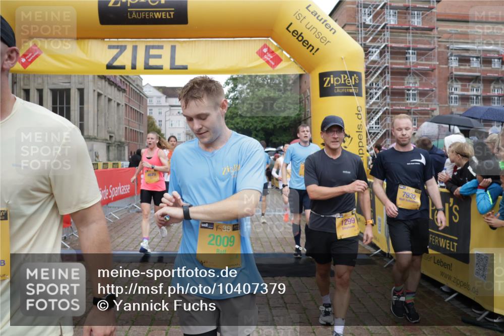 13.09.2026 - Kiel Lauf Yannick Fuchs http://msf.ph/oto/10407379 13.09.2026 10:34:48 Ziel 1307, 1667, 2432, 2449, 3547, 5218, 5576, 6225, 6941, 7006, 7273, 7672, 8195, 8746, 9276, 9389, 11163, 11374, 93, 244, 1086, 1668, 2044, 2094, 2465, 3180, 3384, 3864, 4351, 4466, 4608, 4723, 4735, 4820, 5125, 5165, 5737, 5996, 6260, 6344, 7387, 7928, 7933, 8480, 8646, 9788, 10549, 10893, 10904, 10905, 11153, 11374, 12020, 12070, 1640, 2268, 3400, 3470, 3603, 4028, 4449, 5247, 6578, 7960, 9220, 9541, 9853, 9988, 10065, 10361, 10676, 12095, 1299, 2009 meine-sportfotos.de