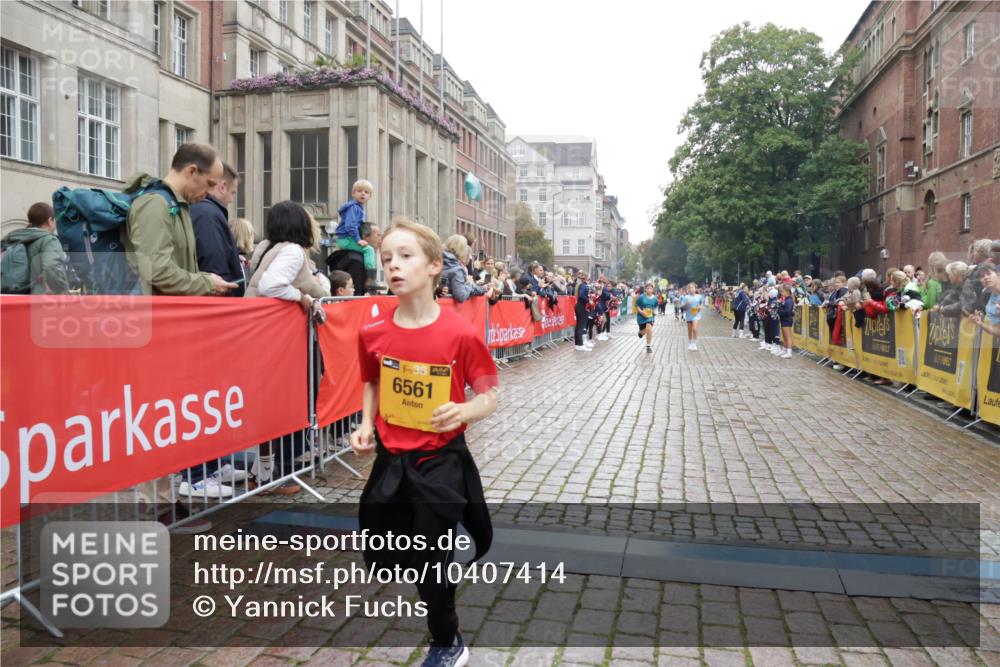 13.09.2026 - Kiel Lauf Yannick Fuchs http://msf.ph/oto/10407414 13.09.2026 09:00:39 Ziel 282, 1446, 3268, 4093, 10304, 10561, 10562, 65, 783, 897, 1284, 1538, 2513, 2894, 3549, 4001, 4661, 4793, 4821, 6258, 6487, 6606, 6808, 9003, 9421, 9520, 10083, 10223, 10592, 11727, 12051, 12137, 12662, 3135, 3611, 6561, 7487, 7991, 10636, 11425, 780, 1871, 2918, 3545, 3568, 4001, 6271, 7624, 7746, 8692, 10083, 12371 meine-sportfotos.de