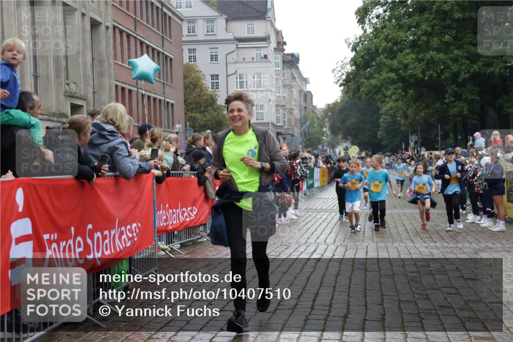 13.09.2026 - Kiel Lauf Yannick Fuchs http://msf.ph/oto/10407510 13.09.2026 09:00:59 Ziel 3135, 3611, 6561, 7487, 7991, 9503, 10636, 11425, 12506, 282, 897, 1284, 1446, 3268, 4093, 6487, 10304, 10561, 10562, 1662, 2553, 7982, 897, 1284, 2513, 2894, 3549, 4661, 6258, 6487, 6606, 6808, 10592, 11727, 12051 meine-sportfotos.de
