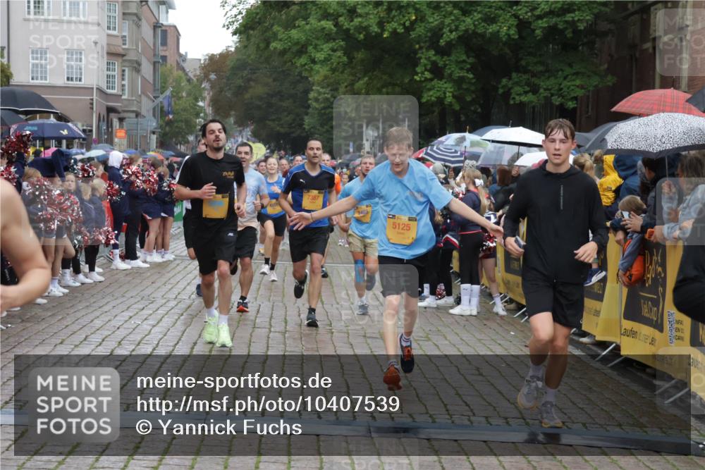 13.09.2026 - Kiel Lauf Yannick Fuchs http://msf.ph/oto/10407539 13.09.2026 10:35:02 Ziel 1640, 2268, 3400, 3470, 3547, 3603, 4028, 4449, 5247, 7960, 9220, 9541, 9853, 9988, 10361, 10676, 11163, 12095, 1307, 1667, 2044, 2432, 2449, 2465, 3180, 3547, 3864, 4351, 4608, 4723, 4735, 5125, 5218, 5576, 5737, 5996, 6225, 6260, 6941, 7006, 7273, 7387, 7672, 7928, 8195, 8480, 8746, 9276, 9389, 10549, 10904, 10905, 11163, 11374, 12070, 400, 1784, 2390, 2687, 4022, 4951, 5293, 5386, 6578, 6603, 7971, 8164, 8266, 8750, 9261, 9264, 10065, 10475, 11368, 11568, 11758, 93 meine-sportfotos.de