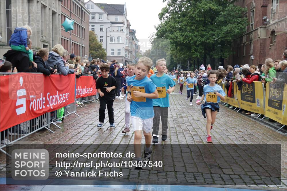 13.09.2026 - Kiel Lauf Yannick Fuchs http://msf.ph/oto/10407540 13.09.2026 09:01:03 Ziel 6561, 7991, 9503, 11425, 12506, 282, 1446, 3135, 3268, 3611, 4093, 7487, 7991, 10304, 10561, 10562, 10636, 11425, 300, 1662, 1794, 2553, 7613, 7982, 8614, 8691, 11562, 11901, 12436, 897, 1284, 2894, 4093, 6487, 6808, 11727, 12051 meine-sportfotos.de