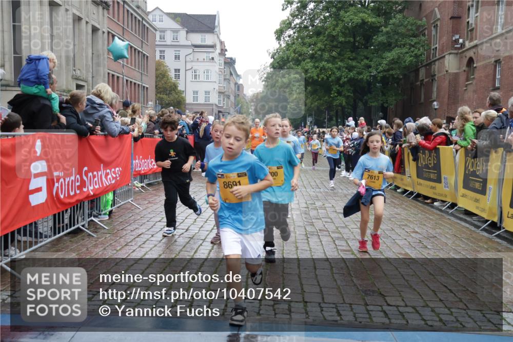 13.09.2026 - Kiel Lauf Yannick Fuchs http://msf.ph/oto/10407542 13.09.2026 09:01:03 Ziel 6561, 7991, 9503, 11425, 12506, 282, 1446, 3135, 3268, 3611, 4093, 7487, 7991, 10304, 10561, 10562, 10636, 11425, 300, 1662, 1794, 2553, 7613, 7982, 8614, 8691, 11562, 11901, 12436, 897, 1284, 2894, 4093, 6487, 6808, 11727, 12051 meine-sportfotos.de