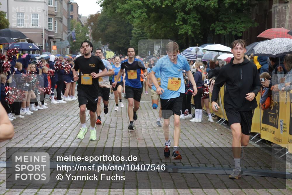 13.09.2026 - Kiel Lauf Yannick Fuchs http://msf.ph/oto/10407546 13.09.2026 10:35:02 Ziel 1640, 2268, 3400, 3470, 3547, 3603, 4028, 4449, 5247, 7960, 9220, 9541, 9853, 9988, 10361, 10676, 11163, 12095, 1307, 1667, 2044, 2432, 2449, 2465, 3180, 3547, 3864, 4351, 4608, 4723, 4735, 5125, 5218, 5576, 5737, 5996, 6225, 6260, 6941, 7006, 7273, 7387, 7672, 7928, 8195, 8480, 8746, 9276, 9389, 10549, 10904, 10905, 11163, 11374, 12070, 400, 1784, 2390, 2687, 4022, 4951, 5293, 5386, 6578, 6603, 7971, 8164, 8266, 8750, 9261, 9264, 10065, 10475, 11368, 11568, 11758, 93 meine-sportfotos.de