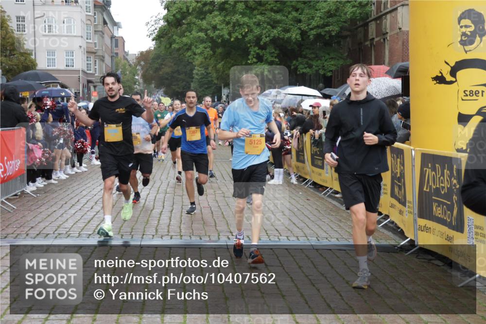 13.09.2026 - Kiel Lauf Yannick Fuchs http://msf.ph/oto/10407562 13.09.2026 10:35:03 Ziel 1640, 2268, 3400, 3470, 3603, 4028, 4449, 5247, 6578, 7960, 9220, 9541, 9853, 9988, 10065, 10361, 10676, 12095, 1307, 1667, 2044, 2432, 2449, 2465, 3180, 3547, 3864, 4351, 4608, 4723, 4735, 5125, 5218, 5576, 5737, 5996, 6225, 6260, 6941, 7006, 7273, 7387, 7672, 7928, 8195, 8480, 8746, 9276, 9389, 10549, 10904, 10905, 11163, 11374, 400, 1784, 2390, 2687, 4022, 4951, 5293, 5386, 6603, 7971, 8164, 8266, 8750, 9261, 9264, 10475, 11368, 11568, 11758, 93, 4351, 4735 meine-sportfotos.de