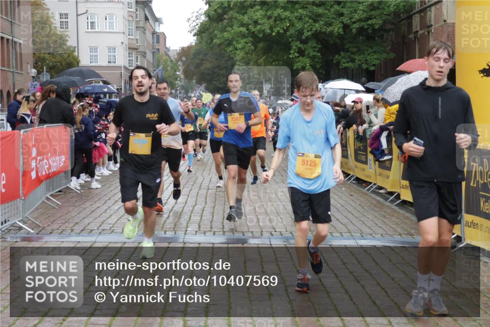 13.09.2026 - Kiel Lauf Yannick Fuchs http://msf.ph/oto/10407569 13.09.2026 10:35:04 Ziel 1640, 2268, 3400, 3470, 3603, 4028, 4449, 4951, 5247, 5386, 6578, 7960, 8266, 9220, 9541, 9853, 9988, 10065, 10361, 10676, 11368, 12095, 1307, 1667, 2044, 2432, 2449, 2465, 3180, 3470, 3547, 3603, 3864, 4351, 4608, 4723, 4735, 5218, 5576, 5737, 6225, 6260, 6941, 7006, 7273, 7387, 7672, 7928, 8195, 8480, 8746, 9276, 9389, 10549, 10904, 10905, 11163, 11374, 400, 1784, 2390, 2687, 4022, 5293, 6603, 7971, 8164, 8750, 9261, 9264, 10475, 11568, 11758, 93, 4351, 4735 meine-sportfotos.de