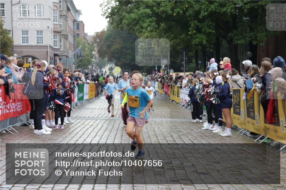 13.09.2026 - Kiel Lauf Yannick Fuchs http://msf.ph/oto/10407656 13.09.2026 09:01:13 Ziel 1662, 2553, 7982, 1446, 3135, 3268, 3611, 6561, 7487, 7991, 9503, 10636, 11425, 12506, 300, 1794, 3578, 4784, 6257, 7613, 8614, 8691, 11562, 11901, 12296, 12436, 282, 1446, 3268, 10304, 10561, 10562 meine-sportfotos.de