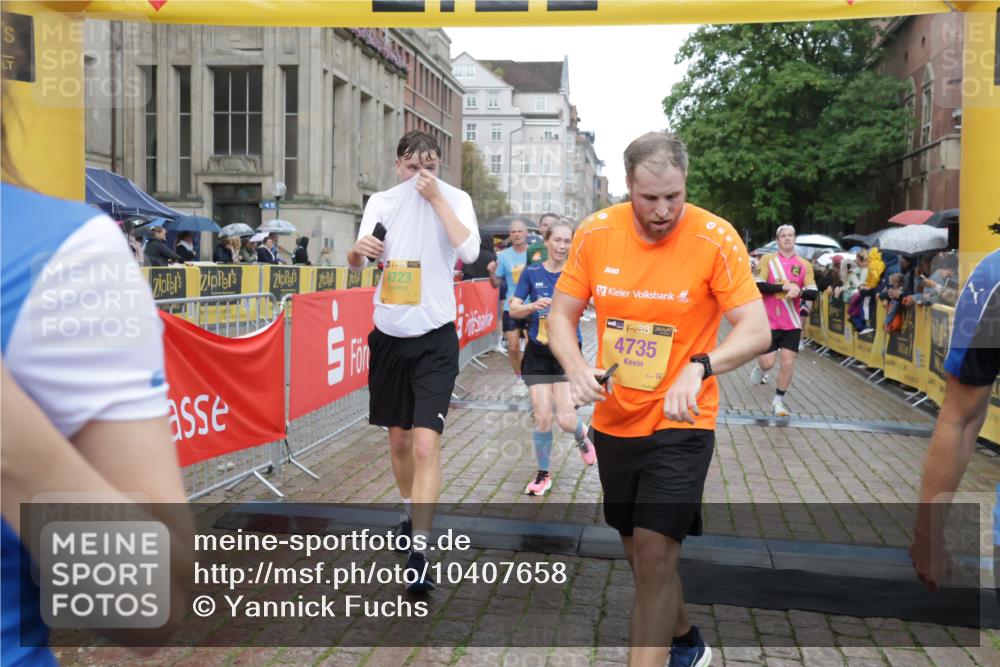 13.09.2026 - Kiel Lauf Yannick Fuchs http://msf.ph/oto/10407658 13.09.2026 10:35:08 Ziel 1640, 2268, 3400, 4022, 4028, 4449, 4951, 5247, 5386, 6578, 6603, 7960, 8164, 8266, 8750, 9220, 9261, 9264, 9541, 9853, 9988, 10065, 10361, 10475, 10676, 11368, 12095, 1307, 1667, 2044, 2432, 2449, 3180, 3470, 3547, 3603, 3864, 4608, 5218, 5576, 6225, 6941, 7006, 7273, 7672, 7928, 8195, 8480, 8746, 9276, 9389, 10361, 10549, 10904, 10905, 11163, 11374, 400, 1784, 2390, 2687, 5293, 6381, 6849, 7710, 7971, 8436, 9143, 11568, 11758, 12774, 2044, 3180, 3864, 4351, 4608, 4735 meine-sportfotos.de
