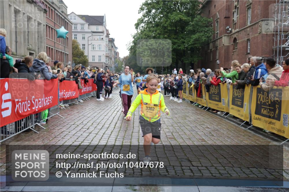 13.09.2026 - Kiel Lauf Yannick Fuchs http://msf.ph/oto/10407678 13.09.2026 09:01:18 Ziel 300, 1662, 1794, 2553, 7613, 7982, 8614, 8691, 11562, 11901, 12436, 3135, 3611, 6561, 7487, 7991, 9503, 10636, 11425, 12506, 3362, 3578, 4415, 4784, 6257, 7210, 11772, 12296, 12626, 282, 1446, 3268 meine-sportfotos.de
