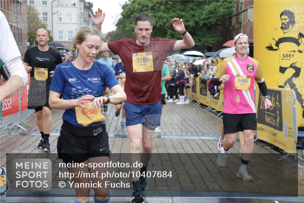 13.09.2026 - Kiel Lauf Yannick Fuchs http://msf.ph/oto/10407684 13.09.2026 10:35:10 Ziel 1640, 2268, 2390, 2687, 3400, 4022, 4028, 4449, 4951, 5247, 5386, 6578, 6603, 7960, 8164, 8266, 8750, 9220, 9261, 9264, 9541, 9853, 9988, 10065, 10475, 10676, 11368, 12095, 1307, 1667, 2044, 2268, 2432, 2449, 3470, 3547, 3603, 3864, 5218, 5576, 6225, 6941, 7006, 7273, 7672, 8195, 8746, 9276, 9389, 10361, 10549, 10904, 10905, 11163, 11374, 400, 1784, 5293, 5817, 6381, 6849, 7710, 7971, 8436, 9143, 10017, 11568, 11758, 12774, 2044, 3180, 3864, 4351, 4608, 4735 meine-sportfotos.de