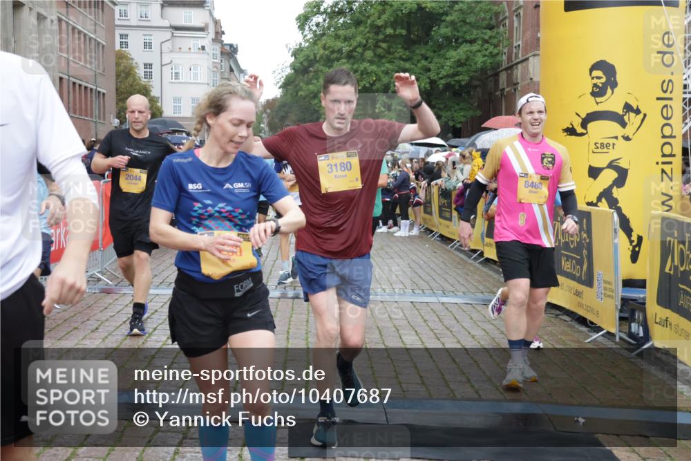 13.09.2026 - Kiel Lauf Yannick Fuchs http://msf.ph/oto/10407687 13.09.2026 10:35:10 Ziel 1640, 2268, 2390, 2687, 3400, 4022, 4028, 4449, 4951, 5247, 5386, 6578, 6603, 7960, 8164, 8266, 8750, 9220, 9261, 9264, 9541, 9853, 9988, 10065, 10475, 10676, 11368, 12095, 1307, 1667, 2044, 2268, 2432, 2449, 3470, 3547, 3603, 3864, 5218, 5576, 6225, 6941, 7006, 7273, 7672, 8195, 8746, 9276, 9389, 10361, 10549, 10904, 10905, 11163, 11374, 400, 1784, 5293, 5817, 6381, 6849, 7710, 7971, 8436, 9143, 10017, 11568, 11758, 12774, 2044, 3180, 3864, 4351, 4608, 4735 meine-sportfotos.de