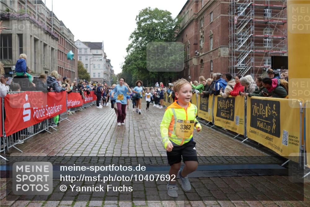13.09.2026 - Kiel Lauf Yannick Fuchs http://msf.ph/oto/10407692 13.09.2026 09:01:19 Ziel 300, 1662, 1794, 2553, 7613, 7982, 8614, 8691, 11562, 11901, 12436, 3135, 3611, 6561, 7487, 7991, 9503, 10636, 11425, 12506, 3362, 3578, 4415, 4784, 6257, 6315, 7210, 11772, 12296, 12626, 282, 1446, 3268 meine-sportfotos.de