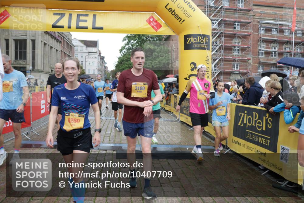 13.09.2026 - Kiel Lauf Yannick Fuchs http://msf.ph/oto/10407709 13.09.2026 10:35:11 Ziel 1640, 2390, 2687, 3400, 4022, 4028, 4449, 4951, 5247, 5386, 6578, 6603, 7960, 8164, 8266, 8750, 9220, 9261, 9264, 9541, 9853, 9988, 10065, 10475, 10676, 11368, 11758, 12095, 1307, 1667, 2268, 2432, 2449, 3470, 3547, 3603, 5218, 5576, 6225, 6941, 7006, 7273, 7672, 7960, 8195, 8746, 9276, 9389, 9988, 10361, 10549, 11163, 11374, 400, 1784, 5293, 5817, 6381, 6849, 7710, 7971, 8436, 9143, 10017, 11568, 12774, 2044, 3180, 3864, 4351, 4608, 4735, 6941 meine-sportfotos.de