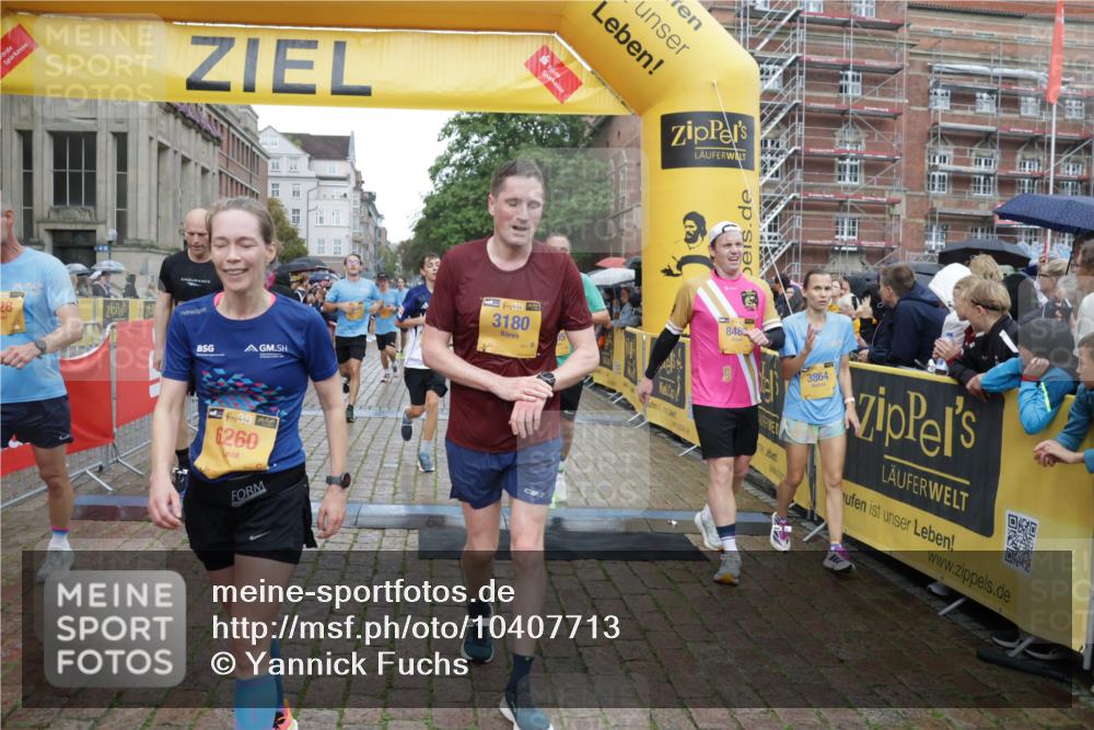 13.09.2026 - Kiel Lauf Yannick Fuchs http://msf.ph/oto/10407713 13.09.2026 10:35:11 Ziel 1640, 2390, 2687, 3400, 4022, 4028, 4449, 4951, 5247, 5386, 6578, 6603, 7960, 8164, 8266, 8750, 9220, 9261, 9264, 9541, 9853, 9988, 10065, 10475, 10676, 11368, 11758, 12095, 1307, 1667, 2268, 2432, 2449, 3470, 3547, 3603, 5218, 5576, 6225, 6941, 7006, 7273, 7672, 7960, 8195, 8746, 9276, 9389, 9988, 10361, 10549, 11163, 11374, 400, 1784, 5293, 5817, 6381, 6849, 7710, 7971, 8436, 9143, 10017, 11568, 12774, 2044, 3180, 3864, 4351, 4608, 4735, 6941 meine-sportfotos.de