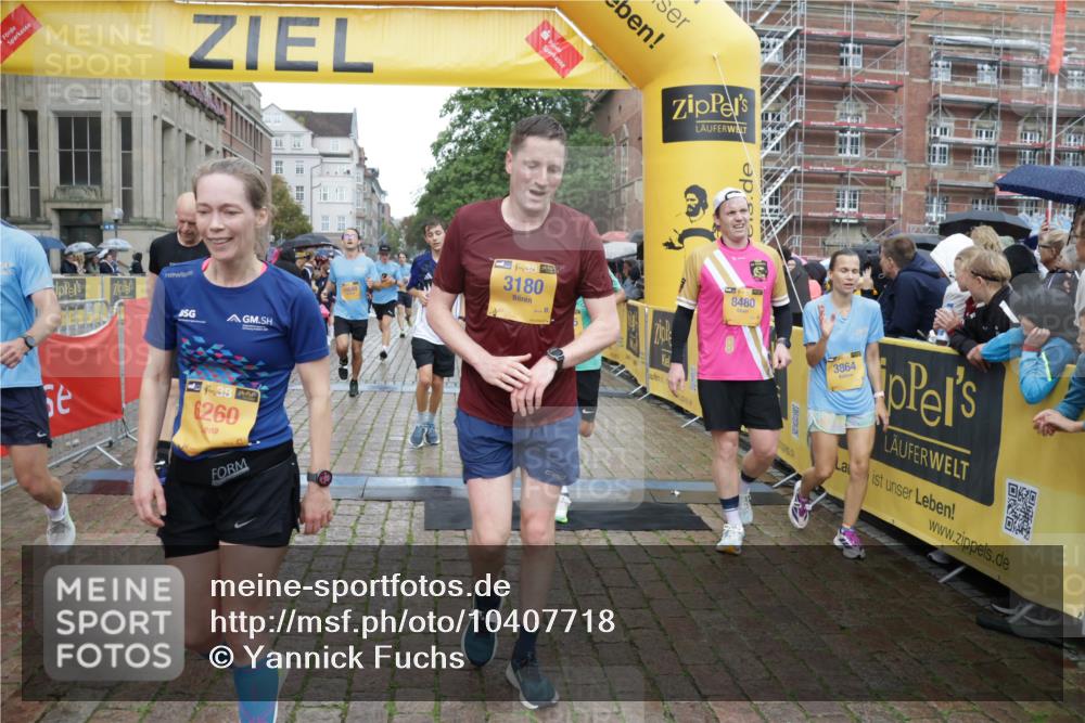 13.09.2026 - Kiel Lauf Yannick Fuchs http://msf.ph/oto/10407718 13.09.2026 10:35:12 Ziel 1640, 2390, 2687, 3400, 4022, 4028, 4449, 4951, 5247, 5386, 6578, 6603, 8164, 8266, 8750, 9220, 9261, 9264, 9541, 9853, 10065, 10475, 10676, 11368, 11758, 12095, 1307, 1667, 2268, 2432, 2449, 3470, 3547, 3603, 4028, 5218, 5576, 6225, 6941, 7006, 7273, 7672, 7960, 8195, 8746, 9276, 9389, 9853, 9988, 10361, 11163, 11374, 400, 1784, 5293, 5817, 6381, 6849, 7710, 7971, 8436, 8973, 9143, 10017, 11568, 12774, 2044, 3180, 3864, 4351, 4608, 4735, 6225, 6941 meine-sportfotos.de