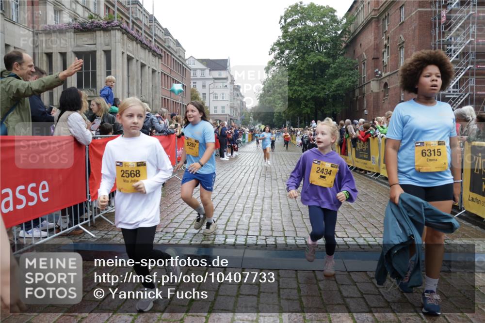 13.09.2026 - Kiel Lauf Yannick Fuchs http://msf.ph/oto/10407733 13.09.2026 09:01:23 Ziel 300, 1794, 2553, 3578, 4784, 6257, 7613, 8614, 8691, 11562, 11901, 12436, 1662, 3135, 3611, 6561, 7487, 7982, 7991, 9503, 10636, 11425, 12506, 1959, 2321, 2568, 3362, 4415, 6315, 7210, 9287, 11772, 12296, 12626, 7487, 10636 meine-sportfotos.de