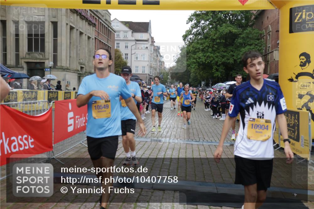 13.09.2026 - Kiel Lauf Yannick Fuchs http://msf.ph/oto/10407758 13.09.2026 10:35:14 Ziel 400, 1640, 1784, 2390, 2687, 3400, 4022, 4449, 4951, 5386, 6578, 6603, 7971, 8164, 8266, 8750, 9220, 9261, 9264, 9541, 10065, 10475, 10676, 11368, 11568, 11758, 12095, 1307, 1667, 2268, 2432, 2449, 3470, 3547, 3603, 4028, 5218, 5247, 5576, 6225, 6941, 7006, 7273, 7672, 7960, 8195, 8746, 9276, 9389, 9541, 9853, 9988, 10361, 11163, 5293, 5817, 6381, 6849, 7280, 7710, 8436, 8973, 9143, 10017, 10483, 11181, 11363, 12774, 1667, 2044, 3180, 3864, 4608, 6225, 6941 meine-sportfotos.de