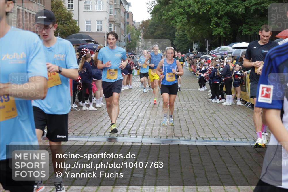 13.09.2026 - Kiel Lauf Yannick Fuchs http://msf.ph/oto/10407763 13.09.2026 10:35:14 Ziel 400, 1640, 1784, 2390, 2687, 3400, 4022, 4449, 4951, 5386, 6578, 6603, 7971, 8164, 8266, 8750, 9220, 9261, 9264, 9541, 10065, 10475, 10676, 11368, 11568, 11758, 12095, 1307, 1667, 2268, 2432, 2449, 3470, 3547, 3603, 4028, 5218, 5247, 5576, 6225, 6941, 7006, 7273, 7672, 7960, 8195, 8746, 9276, 9389, 9541, 9853, 9988, 10361, 11163, 5293, 5817, 6381, 6849, 7280, 7710, 8436, 8973, 9143, 10017, 10483, 11181, 11363, 12774, 1667, 2044, 3180, 3864, 4608, 6225, 6941 meine-sportfotos.de