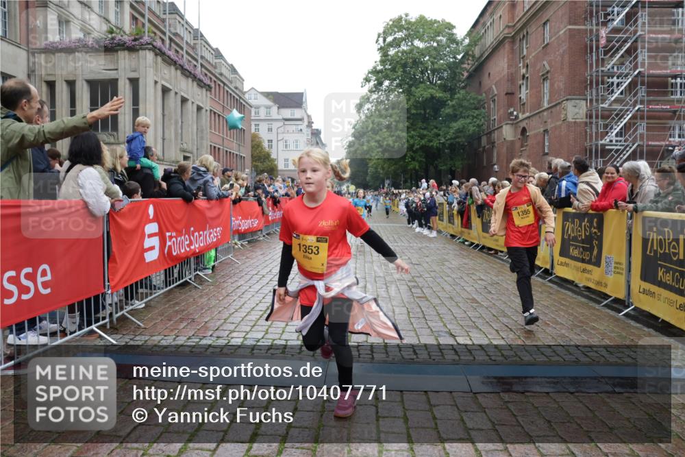 13.09.2026 - Kiel Lauf Yannick Fuchs http://msf.ph/oto/10407771 13.09.2026 09:01:29 Ziel 300, 1794, 3578, 4784, 6257, 7613, 8614, 8691, 11562, 11901, 12296, 12436, 1662, 2553, 6561, 7982, 9503, 12506, 1353, 1355, 1959, 2321, 2568, 3362, 4415, 6315, 7210, 9285, 9287, 9615, 11772, 12626, 3135, 3611, 6561, 7487, 7991, 10636, 11425 meine-sportfotos.de