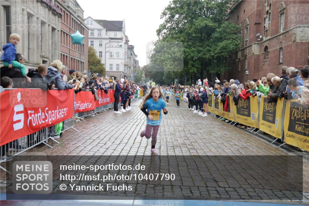 13.09.2026 - Kiel Lauf Yannick Fuchs http://msf.ph/oto/10407790 13.09.2026 09:01:31 Ziel 1794, 3362, 3578, 4784, 6257, 7613, 8614, 11562, 11901, 12296, 12436, 300, 1662, 1794, 2553, 7613, 7982, 8614, 8691, 9503, 12506, 1353, 1355, 1959, 2321, 2568, 4415, 6315, 7210, 9285, 9287, 9615, 11772, 12626, 3135, 3611, 6561, 7487, 7991, 10636, 11425 meine-sportfotos.de