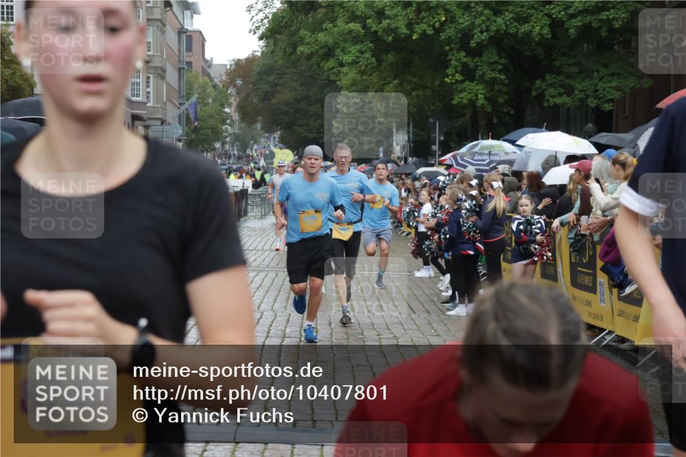 13.09.2026 - Kiel Lauf Yannick Fuchs http://msf.ph/oto/10407801 13.09.2026 10:35:22 Ziel 400, 1784, 2390, 2687, 5293, 6381, 6849, 7710, 7971, 8436, 8750, 9143, 9261, 9264, 10475, 11568, 11758, 1640, 2268, 3400, 3470, 3547, 3603, 4022, 4028, 4449, 4951, 5218, 5247, 5386, 6578, 6603, 7006, 7273, 7960, 8164, 8195, 8266, 8750, 9220, 9541, 9853, 9988, 10065, 10361, 10676, 11163, 11368, 12095, 100, 215, 1376, 1993, 2248, 3124, 3790, 4538, 5151, 5698, 5817, 7215, 7280, 8002, 8079, 8415, 8432, 8660, 8973, 10017, 10483, 11181, 11363, 12774, 1667, 6225 meine-sportfotos.de