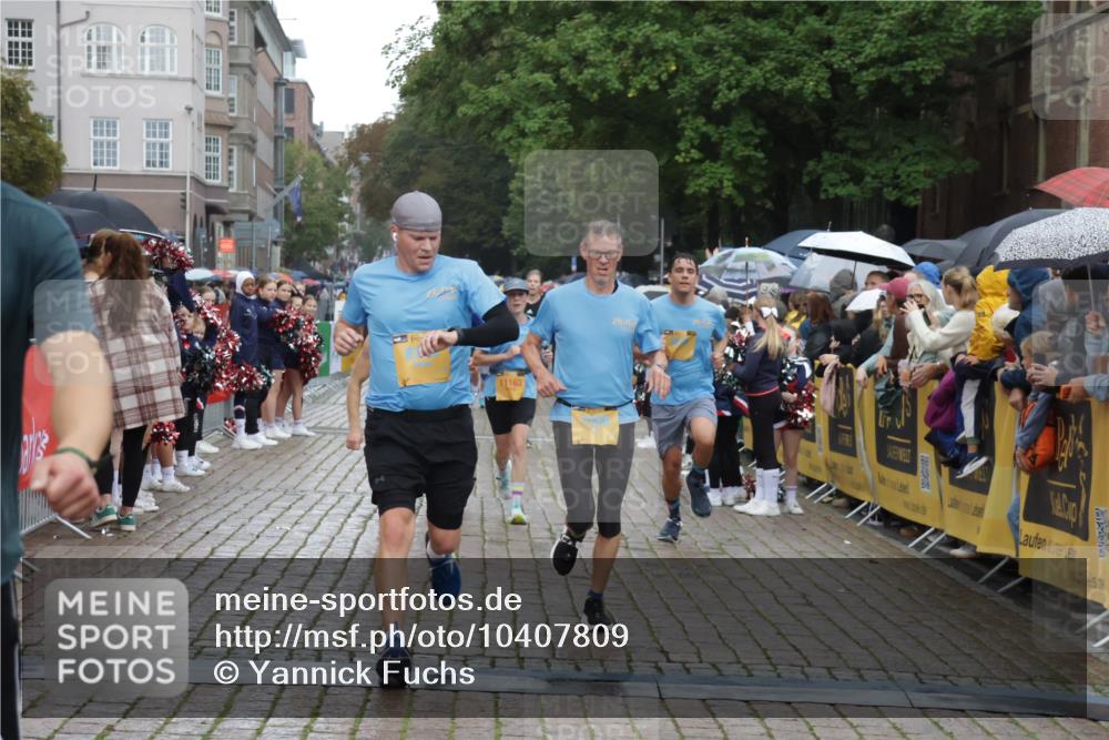 13.09.2026 - Kiel Lauf Yannick Fuchs http://msf.ph/oto/10407809 13.09.2026 10:35:24 Ziel 400, 1784, 2390, 2687, 5293, 5817, 6381, 6849, 7710, 7971, 8436, 9143, 11568, 11758, 12774, 1640, 2268, 3400, 3470, 3547, 3603, 4022, 4028, 4449, 4951, 5218, 5247, 5386, 6578, 6603, 7006, 7273, 7960, 8164, 8195, 8266, 8750, 9220, 9261, 9264, 9541, 9853, 9988, 10065, 10361, 10475, 10676, 11163, 11368, 12095, 100, 215, 1376, 1993, 2248, 3124, 3790, 4538, 5151, 5698, 6645, 7215, 7280, 8002, 8079, 8415, 8432, 8660, 8973, 10017, 10483, 10701, 11181, 11363 meine-sportfotos.de