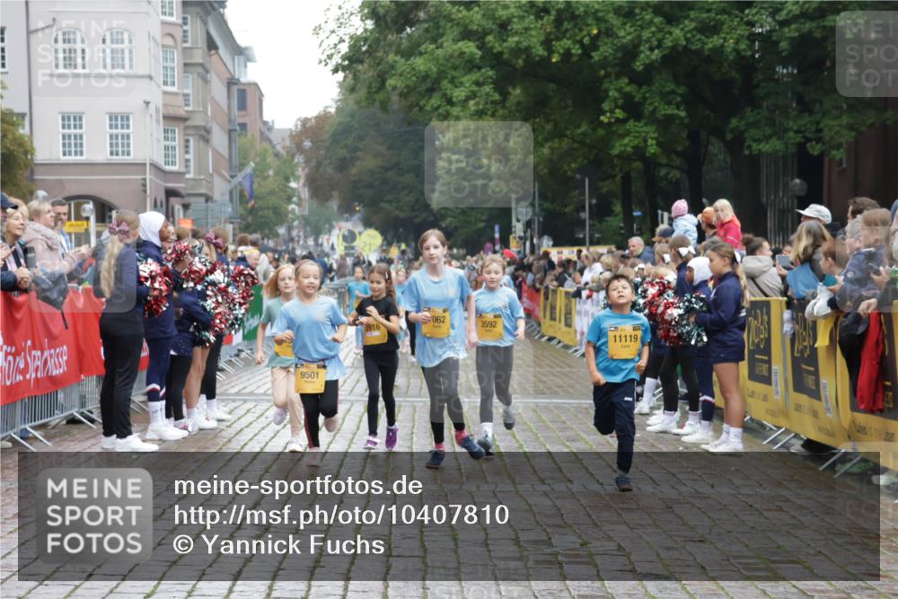 13.09.2026 - Kiel Lauf Yannick Fuchs http://msf.ph/oto/10407810 13.09.2026 09:01:35 Ziel 3362, 3578, 4415, 4784, 6257, 6315, 7210, 9287, 11772, 12296, 12626, 300, 1662, 1794, 2553, 7613, 7982, 8614, 8691, 9503, 11562, 11901, 12436, 12506, 1353, 1355, 1959, 2321, 2568, 7062, 9285, 9615, 11119, 6561, 7991, 9503, 11425, 12506 meine-sportfotos.de