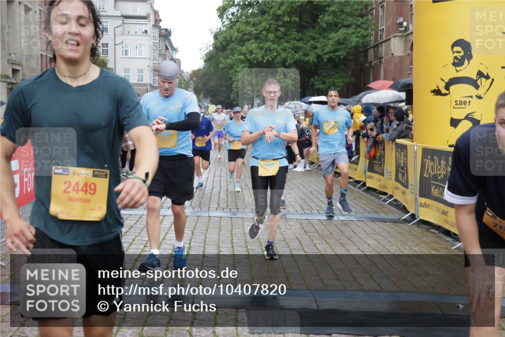 13.09.2026 - Kiel Lauf Yannick Fuchs http://msf.ph/oto/10407820 13.09.2026 10:35:25 Ziel 400, 1784, 2390, 2687, 5293, 5817, 6381, 6849, 7710, 7971, 8436, 9143, 10017, 11568, 11758, 12774, 1640, 2268, 2390, 2687, 3400, 3470, 3547, 3603, 4022, 4028, 4449, 4951, 5218, 5247, 5386, 6578, 6603, 7006, 7273, 7960, 8164, 8266, 8750, 9220, 9261, 9264, 9541, 9853, 9988, 10065, 10361, 10475, 10676, 11163, 11368, 12095, 100, 215, 1376, 1993, 2116, 2248, 3124, 3790, 4538, 5151, 5698, 6085, 6645, 7215, 7280, 8002, 8079, 8415, 8432, 8660, 8973, 10483, 10701, 11181, 11363 meine-sportfotos.de