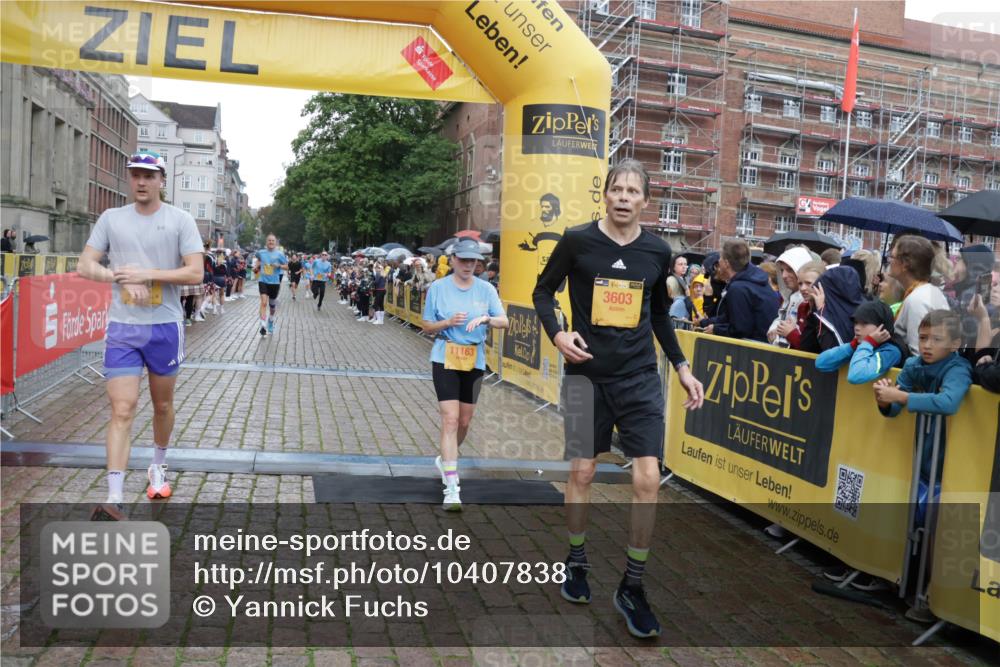 13.09.2026 - Kiel Lauf Yannick Fuchs http://msf.ph/oto/10407838 13.09.2026 10:35:31 Ziel 1993, 5151, 5293, 5698, 5817, 6381, 6849, 7280, 7710, 8436, 8973, 9143, 10017, 10483, 11181, 11363, 12766, 12774, 400, 1640, 1784, 2268, 2390, 2687, 3400, 4022, 4028, 4449, 4951, 5247, 5386, 6578, 6603, 7960, 7971, 8164, 8266, 8750, 9220, 9261, 9264, 9541, 9853, 9988, 10065, 10361, 10475, 10676, 11368, 11568, 11758, 12095, 100, 215, 1376, 2116, 2248, 3124, 3790, 4538, 6085, 6645, 7215, 7721, 8002, 8079, 8415, 8432, 8660, 8747, 10701, 10835 meine-sportfotos.de