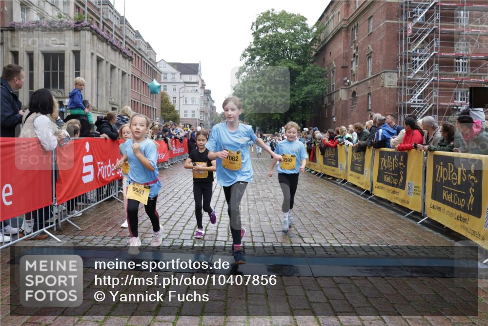 13.09.2026 - Kiel Lauf Yannick Fuchs http://msf.ph/oto/10407856 13.09.2026 09:01:39 Ziel 1959, 2321, 2568, 3362, 4415, 6315, 7210, 9287, 11772, 12296, 12626, 300, 1662, 1794, 2553, 3578, 4784, 6257, 7613, 7982, 8614, 8691, 11562, 11901, 12436, 1353, 1355, 2916, 3592, 7062, 9285, 9501, 9615, 11119, 12321, 12539, 9503, 12506 meine-sportfotos.de