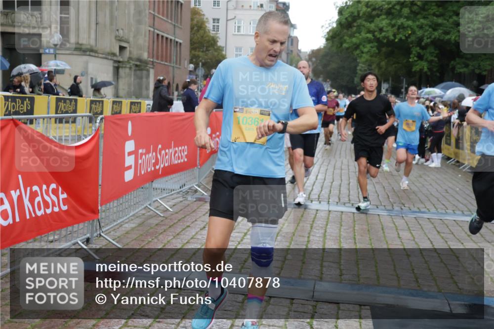13.09.2026 - Kiel Lauf Yannick Fuchs http://msf.ph/oto/10407878 13.09.2026 10:35:36 Ziel 100, 1376, 1993, 3124, 3790, 4538, 5151, 5698, 5817, 6381, 6849, 7280, 7710, 8079, 8432, 8436, 8660, 8973, 10017, 10483, 11181, 11363, 12766, 12774, 400, 1640, 1784, 2390, 2687, 3400, 4022, 4028, 4449, 4951, 5247, 5293, 5386, 6381, 6578, 6603, 7710, 7960, 7971, 8164, 8266, 8750, 9143, 9220, 9261, 9264, 9541, 9853, 9988, 10065, 10475, 10676, 11368, 11568, 11758, 12095, 215, 343, 2116, 2248, 2494, 6085, 6645, 7215, 7721, 8002, 8393, 8415, 8557, 8747, 10701, 10835, 10998 meine-sportfotos.de