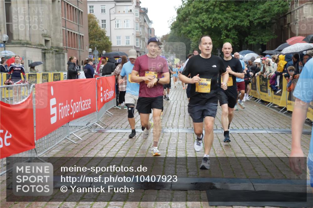 13.09.2026 - Kiel Lauf Yannick Fuchs http://msf.ph/oto/10407923 13.09.2026 10:35:41 Ziel 100, 215, 1376, 1993, 2116, 2248, 3124, 3790, 4538, 5151, 5698, 6085, 6645, 7215, 7280, 8002, 8079, 8415, 8432, 8660, 8973, 10483, 10701, 11181, 11363, 12766, 400, 1640, 1784, 2390, 2687, 4022, 4951, 5293, 5386, 5817, 6381, 6578, 6603, 6849, 7710, 7971, 8164, 8266, 8436, 8750, 9143, 9220, 9261, 9264, 10017, 10065, 10475, 10676, 11368, 11568, 11758, 12095, 12766, 12774, 343, 2494, 3811, 4889, 6634, 6957, 7619, 7721, 8393, 8557, 8747, 10835, 10998, 12286, 1640 meine-sportfotos.de