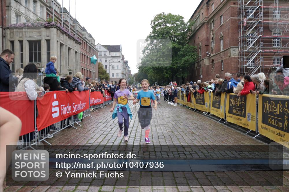 13.09.2026 - Kiel Lauf Yannick Fuchs http://msf.ph/oto/10407936 13.09.2026 09:01:48 Ziel 1353, 1355, 1959, 2321, 2568, 6315, 9285, 9287, 9615, 11772, 300, 1794, 2553, 3362, 3578, 4415, 4784, 6257, 7210, 7613, 8614, 8691, 11562, 11772, 11901, 12296, 12436, 12626, 911, 2916, 3592, 5577, 6062, 6562, 7062, 9501, 10336, 11119, 11578, 12211, 12321, 12539, 1662, 7982 meine-sportfotos.de