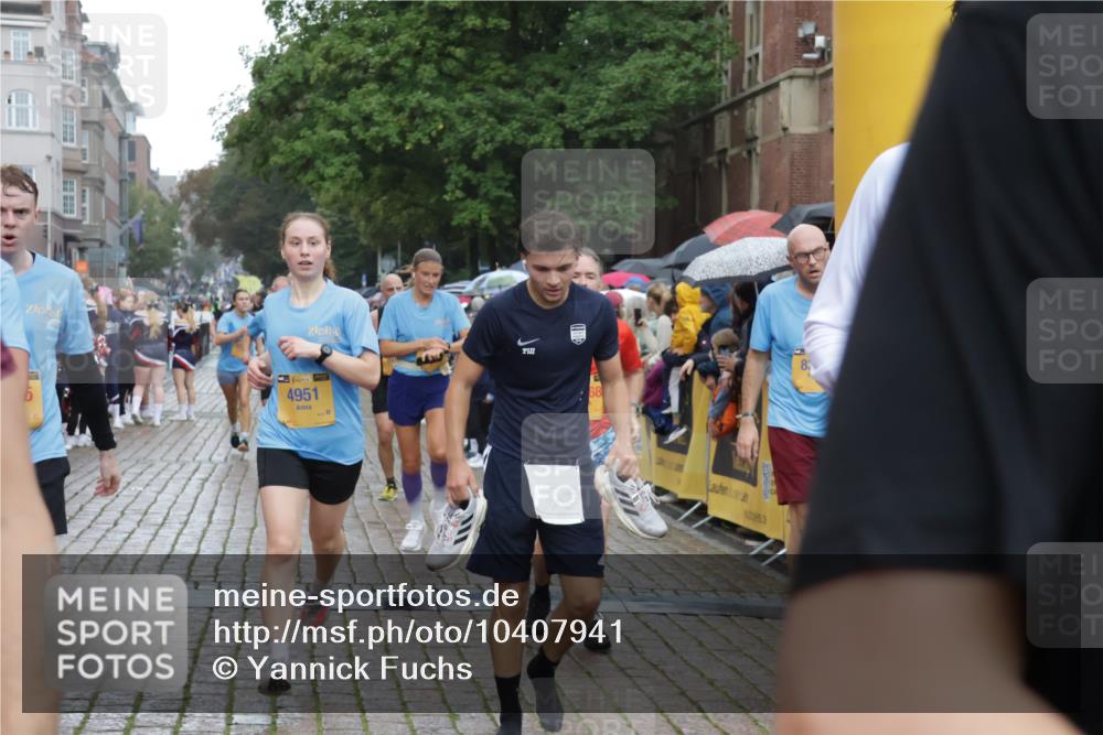 13.09.2026 - Kiel Lauf Yannick Fuchs http://msf.ph/oto/10407941 13.09.2026 10:35:44 Ziel 100, 215, 1376, 1993, 2116, 2248, 3124, 3790, 4538, 5151, 5698, 6085, 6645, 7215, 7280, 7721, 8002, 8079, 8415, 8432, 8660, 8747, 10483, 10701, 10835, 11567, 11903, 400, 1784, 2390, 2687, 4022, 4951, 5293, 5386, 5817, 6381, 6603, 6849, 7280, 7710, 7971, 8164, 8266, 8436, 8750, 8973, 9143, 9261, 9264, 10017, 10475, 10483, 11181, 11363, 11368, 11568, 11758, 12766, 12774, 343, 867, 1321, 2494, 3634, 3811, 4889, 5947, 6634, 6957, 7619, 8393, 8557, 10998, 12286, 1640, 4022 meine-sportfotos.de