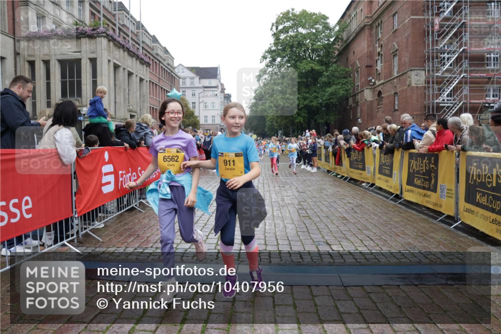 13.09.2026 - Kiel Lauf Yannick Fuchs http://msf.ph/oto/10407956 13.09.2026 09:01:49 Ziel 1353, 1355, 1959, 2321, 2568, 6315, 9285, 9287, 9615, 11119, 300, 1794, 2553, 3362, 3578, 4415, 4784, 6257, 6315, 7210, 7613, 8614, 8691, 11562, 11772, 11901, 12296, 12436, 12626, 911, 2916, 3592, 5577, 6062, 6562, 7062, 9501, 10324, 10336, 11578, 12211, 12321, 12446, 12539, 1662, 7982 meine-sportfotos.de