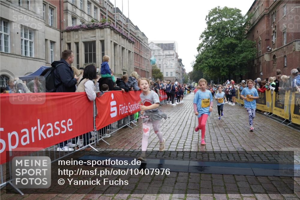 13.09.2026 - Kiel Lauf Yannick Fuchs http://msf.ph/oto/10407976 13.09.2026 09:01:52 Ziel 1353, 1355, 1959, 2568, 3592, 7062, 9285, 9501, 9615, 11119, 12539, 300, 1794, 2321, 2553, 2568, 3362, 3578, 4415, 4784, 6257, 6315, 7210, 7613, 8614, 8691, 9287, 11562, 11772, 11901, 12296, 12436, 12626, 911, 2916, 5271, 5577, 6062, 6562, 10324, 10336, 11578, 12211, 12321, 12446, 300, 1662, 2553, 7982, 8691 meine-sportfotos.de