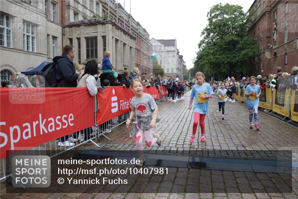 13.09.2026 - Kiel Lauf Yannick Fuchs http://msf.ph/oto/10407981 13.09.2026 09:01:52 Ziel 1353, 1355, 1959, 2568, 3592, 7062, 9285, 9501, 9615, 11119, 12539, 300, 1794, 2321, 2553, 2568, 3362, 3578, 4415, 4784, 6257, 6315, 7210, 7613, 8614, 8691, 9287, 11562, 11772, 11901, 12296, 12436, 12626, 911, 2916, 5271, 5577, 6062, 6562, 10324, 10336, 11578, 12211, 12321, 12446, 300, 1662, 2553, 7982, 8691 meine-sportfotos.de