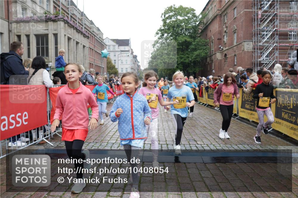 13.09.2026 - Kiel Lauf Yannick Fuchs http://msf.ph/oto/10408054 13.09.2026 09:02:00 Ziel 911, 2916, 3592, 5577, 6062, 6562, 7062, 9501, 11119, 11578, 12211, 12321, 12539, 1353, 1355, 1959, 2321, 2568, 3362, 3578, 4415, 4784, 6257, 6315, 7210, 9285, 9287, 9615, 11772, 12296, 12626, 1992, 2635, 3250, 3405, 3406, 5271, 5482, 6251, 6485, 6672, 8183, 10288, 10324, 10336, 11571, 12446, 300, 1794, 2553, 3578, 4784, 6257, 7613, 8614, 8691, 11562, 11901, 12436 meine-sportfotos.de