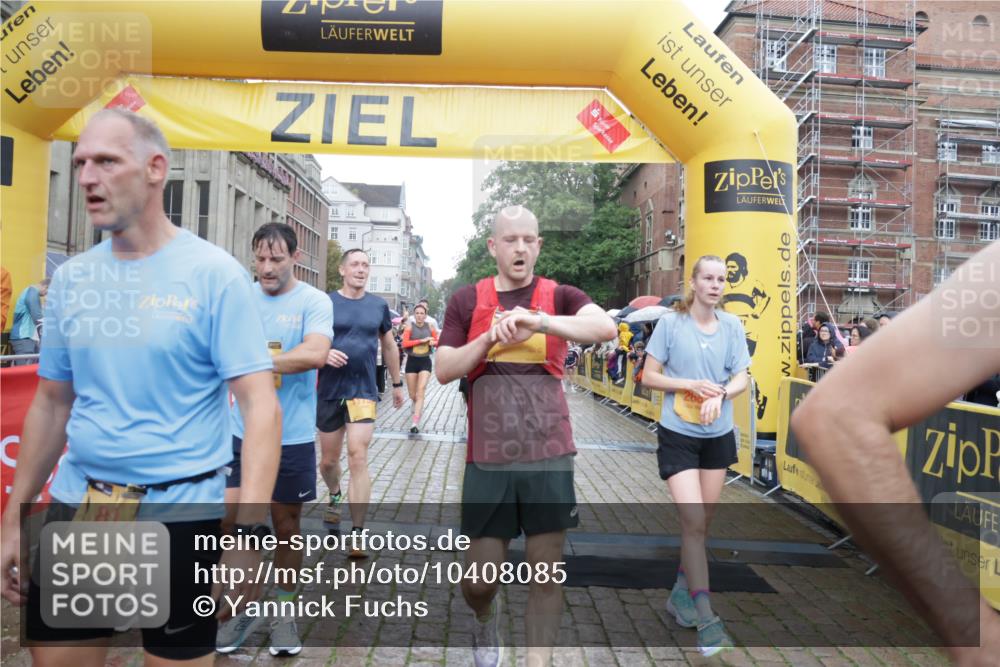 13.09.2026 - Kiel Lauf Yannick Fuchs http://msf.ph/oto/10408085 13.09.2026 10:35:53 Ziel 343, 2116, 2494, 3811, 6085, 6645, 7619, 7721, 8393, 8557, 8747, 10701, 10835, 10998, 11567, 11903, 100, 215, 400, 1376, 1784, 1993, 2248, 3124, 3790, 4538, 5151, 5293, 5698, 5817, 6381, 6645, 6849, 7215, 7280, 7710, 7971, 8002, 8079, 8415, 8432, 8436, 8660, 8973, 9143, 10017, 10483, 11181, 11363, 11568, 12766, 12774, 867, 1003, 1321, 2541, 3634, 4889, 4971, 5947, 6634, 6957, 8224, 8579, 10045, 10860, 11662, 12286, 400, 1784, 2390, 2687, 7971, 9261 meine-sportfotos.de