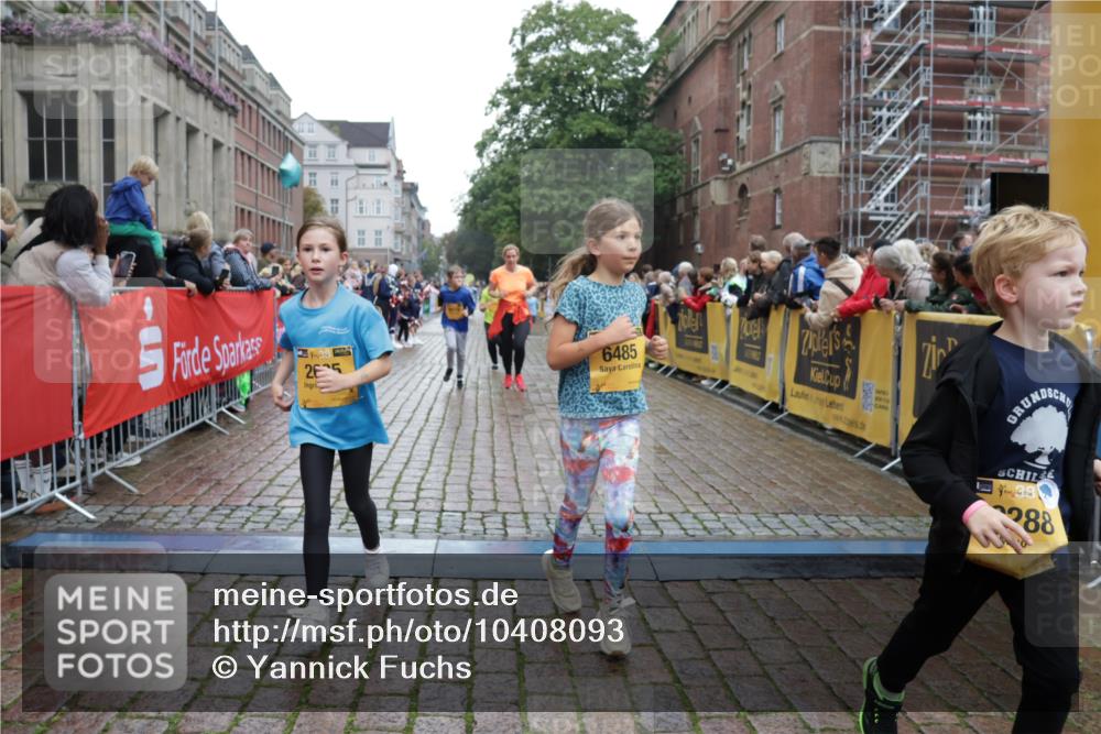 13.09.2026 - Kiel Lauf Yannick Fuchs http://msf.ph/oto/10408093 13.09.2026 09:02:03 Ziel 911, 2916, 3592, 5577, 6062, 6562, 7062, 9501, 10336, 11119, 11578, 12211, 12321, 12539, 1353, 1355, 1959, 2321, 2568, 3362, 4415, 6315, 7210, 9285, 9287, 9615, 11772, 12296, 12626, 1992, 2635, 3250, 3405, 3406, 5271, 5482, 6251, 6485, 6672, 6749, 8183, 8419, 10288, 10324, 11571, 12446, 1794, 3578, 4784, 6257, 7613, 8614, 11562, 11901, 12436 meine-sportfotos.de