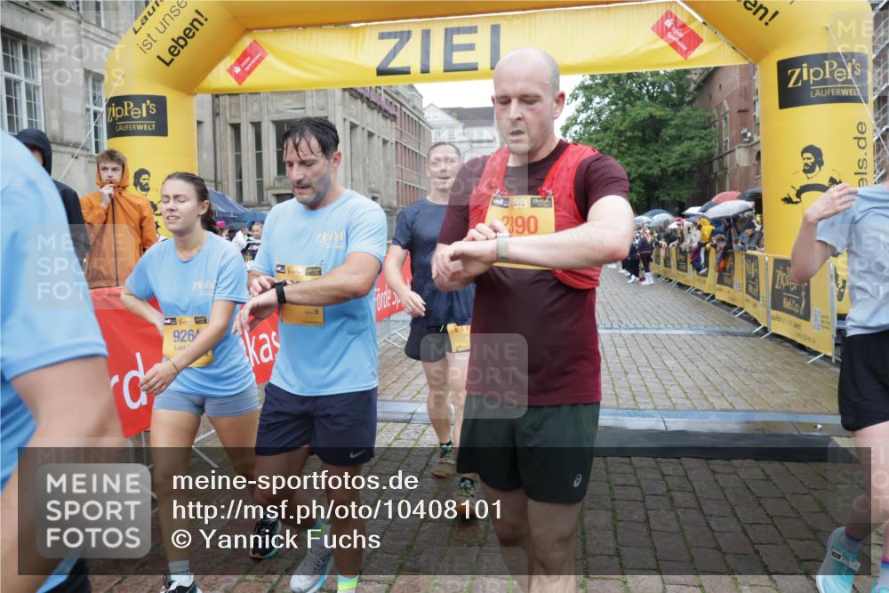 13.09.2026 - Kiel Lauf Yannick Fuchs http://msf.ph/oto/10408101 13.09.2026 10:35:54 Ziel 343, 2116, 2494, 3811, 6085, 7619, 7721, 8393, 8557, 8747, 10701, 10835, 10998, 11567, 11903, 100, 215, 400, 1376, 1993, 2248, 3124, 3790, 4538, 5151, 5293, 5698, 5817, 6381, 6645, 6849, 7215, 7280, 7710, 8002, 8079, 8415, 8432, 8436, 8660, 8973, 9143, 10017, 10483, 10701, 11181, 11363, 12766, 12774, 867, 1003, 1321, 2541, 3634, 4889, 4971, 5947, 6634, 6957, 8224, 8579, 8743, 10045, 10860, 11662, 12286, 400, 1784, 2390, 2687, 5293, 7971, 9261 meine-sportfotos.de