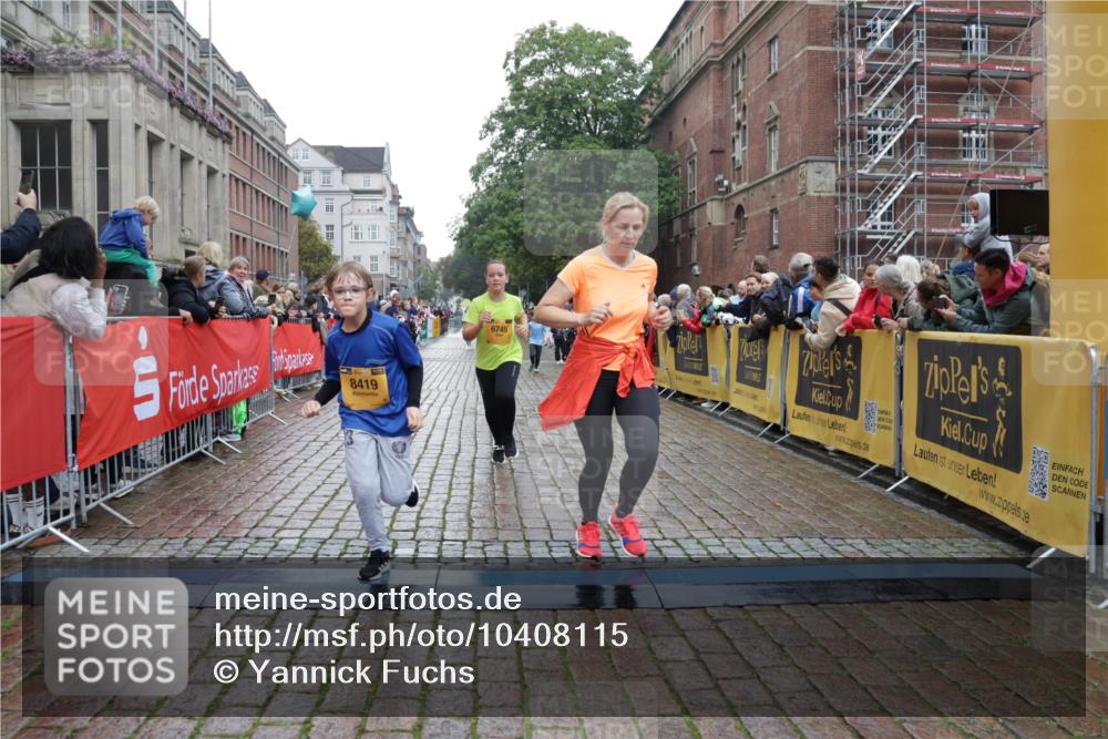 13.09.2026 - Kiel Lauf Yannick Fuchs http://msf.ph/oto/10408115 13.09.2026 09:02:05 Ziel 911, 2916, 3592, 5271, 5577, 6062, 6562, 7062, 9501, 10324, 10336, 11578, 12211, 12321, 12446, 12539, 1353, 1355, 1959, 2321, 2568, 3362, 4415, 6315, 7062, 7210, 9285, 9287, 9615, 11119, 11772, 12296, 12626, 1992, 2635, 3250, 3405, 3406, 4337, 5482, 6251, 6485, 6672, 6749, 8183, 8419, 10288, 11571, 3578, 4784, 6257, 11562, 11901, 12296, 12436 meine-sportfotos.de