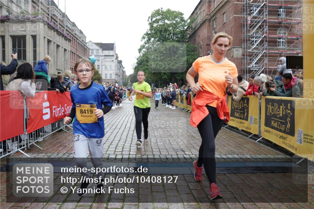 13.09.2026 - Kiel Lauf Yannick Fuchs http://msf.ph/oto/10408127 13.09.2026 09:02:05 Ziel 911, 2916, 3592, 5271, 5577, 6062, 6562, 7062, 9501, 10324, 10336, 11578, 12211, 12321, 12446, 12539, 1353, 1355, 1959, 2321, 2568, 3362, 4415, 6315, 7062, 7210, 9285, 9287, 9615, 11119, 11772, 12296, 12626, 1992, 2635, 3250, 3405, 3406, 4337, 5482, 6251, 6485, 6672, 6749, 8183, 8419, 10288, 11571, 3578, 4784, 6257, 11562, 11901, 12296, 12436 meine-sportfotos.de