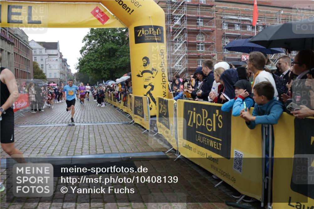 13.09.2026 - Kiel Lauf Yannick Fuchs http://msf.ph/oto/10408139 13.09.2026 10:35:57 Ziel 343, 1321, 2494, 3634, 3811, 4889, 6634, 6957, 7619, 7721, 8393, 8557, 8747, 10835, 10998, 11567, 11903, 12286, 100, 215, 1376, 1993, 2116, 2248, 3124, 3790, 4538, 5151, 5293, 5698, 5817, 6085, 6381, 6645, 6849, 7215, 7280, 7710, 8002, 8079, 8415, 8432, 8436, 8660, 8973, 9143, 10017, 10483, 10701, 11181, 11363, 11567, 12766, 12774, 867, 1003, 2541, 4971, 5947, 7920, 8224, 8554, 8579, 8743, 10045, 10075, 10860, 11662, 12022, 400, 1784, 2390, 2687, 5293, 7971 meine-sportfotos.de