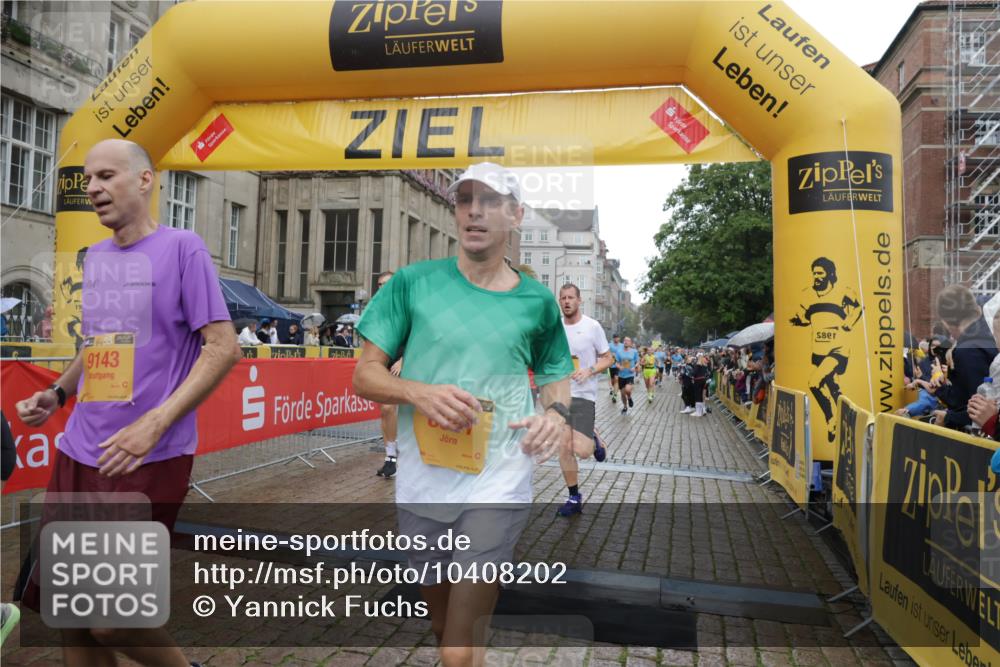 13.09.2026 - Kiel Lauf Yannick Fuchs http://msf.ph/oto/10408202 13.09.2026 10:36:02 Ziel 343, 867, 1321, 2494, 2541, 3634, 3811, 4889, 5947, 6634, 6957, 7619, 8393, 8557, 10998, 11662, 12286, 100, 215, 1376, 1993, 2116, 2248, 2494, 3124, 3790, 4538, 5151, 5698, 5817, 6085, 6645, 6849, 7215, 7280, 7721, 8002, 8079, 8415, 8432, 8436, 8660, 8747, 8973, 10017, 10483, 10701, 10835, 11181, 11363, 11567, 11903, 12766, 12774, 1003, 1477, 1653, 2286, 4078, 4172, 4971, 7158, 7920, 8224, 8554, 8579, 8743, 9201, 10045, 10075, 10852, 10860, 11145, 12022, 5293 meine-sportfotos.de