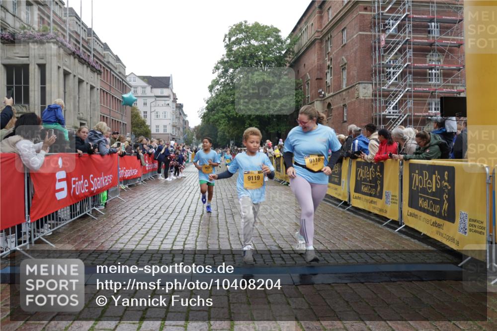 13.09.2026 - Kiel Lauf Yannick Fuchs http://msf.ph/oto/10408204 13.09.2026 09:02:15 Ziel 1992, 2635, 3250, 3405, 3406, 5271, 5482, 6062, 6251, 6485, 6562, 6672, 8183, 10288, 10324, 10336, 11571, 12446, 911, 1353, 1355, 1959, 2321, 2568, 2916, 3592, 5577, 6062, 6562, 7062, 9285, 9287, 9501, 9615, 11119, 11578, 12211, 12321, 12539, 963, 4337, 5618, 6749, 7853, 8419, 9119, 9212, 1959, 2321, 2568, 3362, 4415, 6315, 7210, 9287, 11772, 12626 meine-sportfotos.de