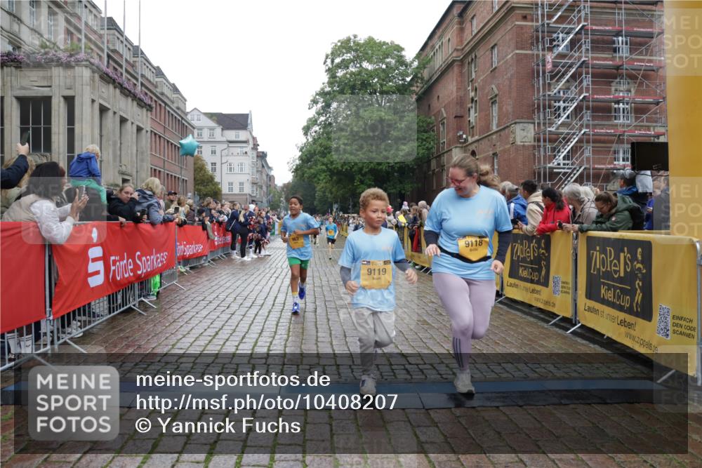 13.09.2026 - Kiel Lauf Yannick Fuchs http://msf.ph/oto/10408207 13.09.2026 09:02:15 Ziel 1992, 2635, 3250, 3405, 3406, 5271, 5482, 6062, 6251, 6485, 6562, 6672, 8183, 10288, 10324, 10336, 11571, 12446, 911, 1353, 1355, 1959, 2321, 2568, 2916, 3592, 5577, 6062, 6562, 7062, 9285, 9287, 9501, 9615, 11119, 11578, 12211, 12321, 12539, 963, 4337, 5618, 6749, 7853, 8419, 9119, 9212, 1959, 2321, 2568, 3362, 4415, 6315, 7210, 9287, 11772, 12626 meine-sportfotos.de