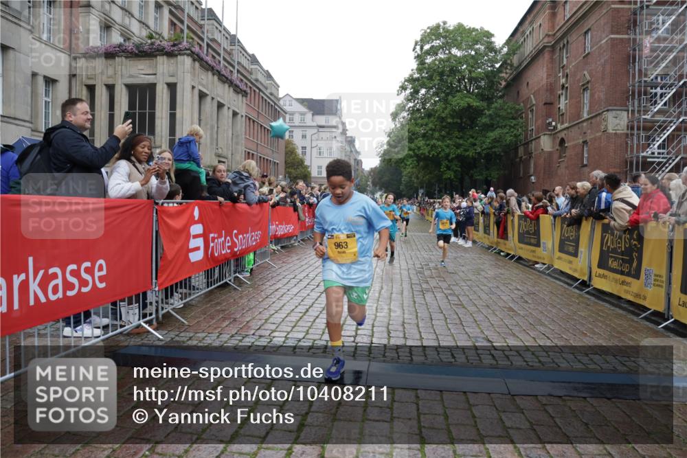 13.09.2026 - Kiel Lauf Yannick Fuchs http://msf.ph/oto/10408211 13.09.2026 09:02:17 Ziel 1992, 2635, 3250, 3405, 3406, 5271, 5482, 6251, 6485, 6672, 6749, 8183, 8419, 10288, 10324, 10336, 11571, 12446, 911, 1353, 1355, 1959, 2568, 2916, 3592, 5577, 6062, 6562, 7062, 9285, 9501, 9615, 11119, 11578, 12211, 12321, 12539, 963, 4337, 5618, 6853, 7853, 9119, 9212, 1353, 1355, 1959, 2321, 2568, 3362, 4415, 6315, 7210, 9287, 11772, 12626 meine-sportfotos.de